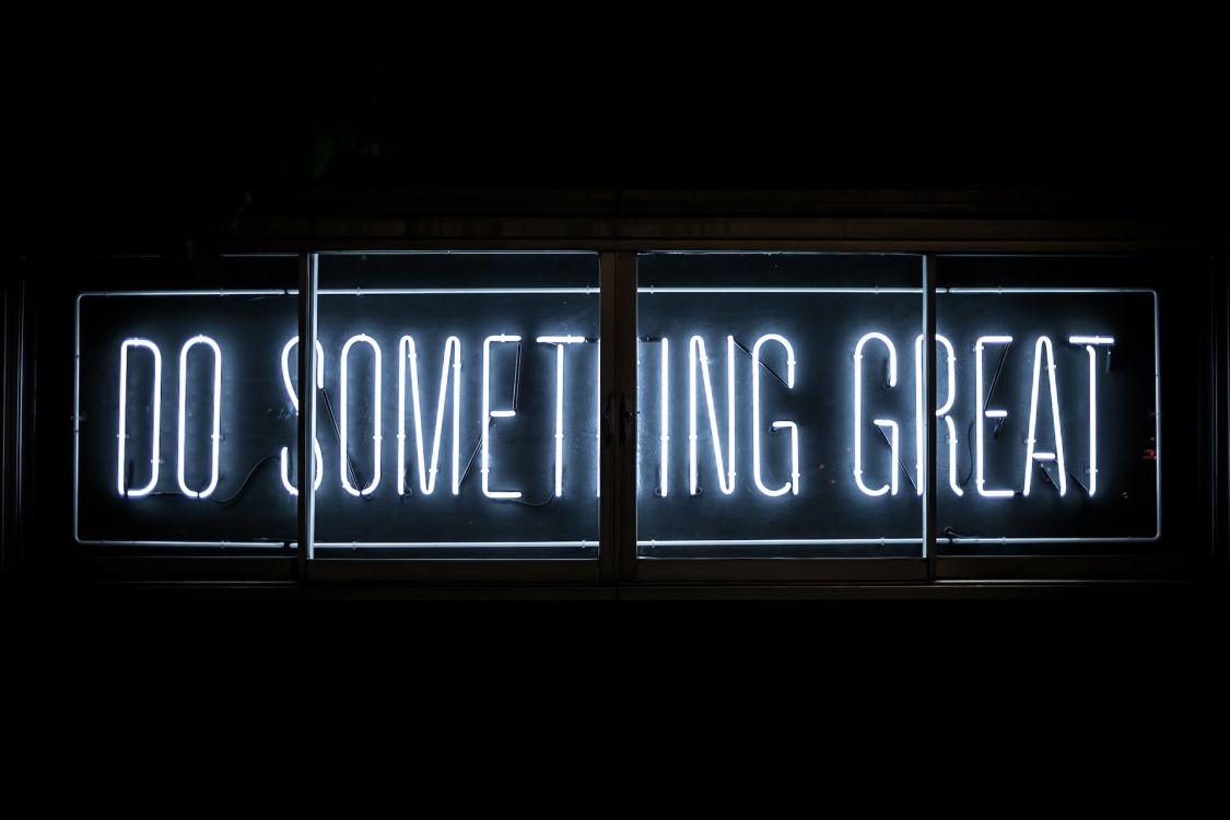 Neon-Schriftzug "Do something great."